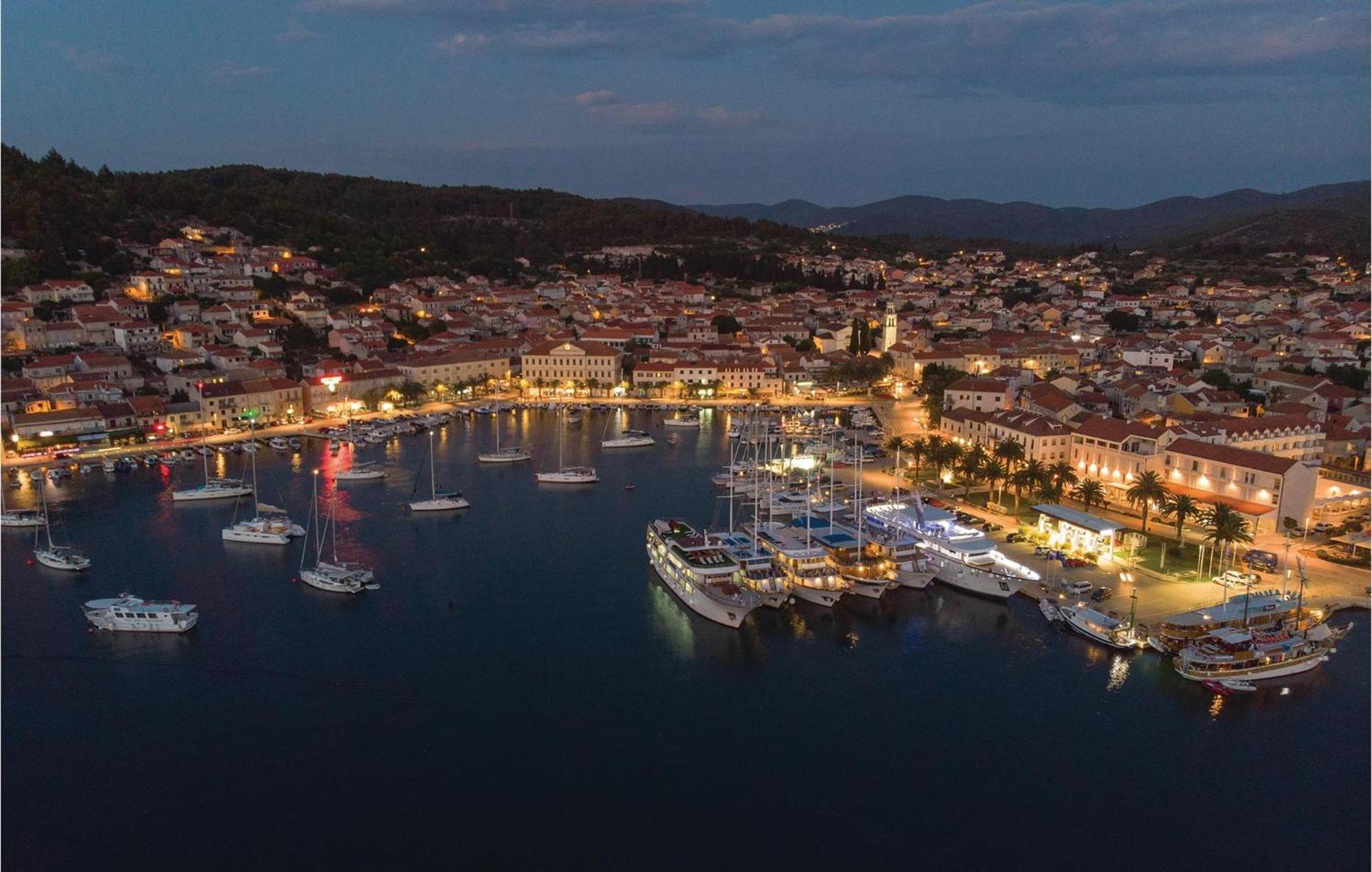 Beautiful Apartment In Vela Luka With Wifi エクステリア 写真